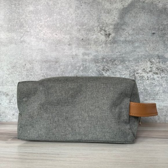 Exclusive Los Angeles Lakers canvas Dopp Kit - Picture 4 of 9